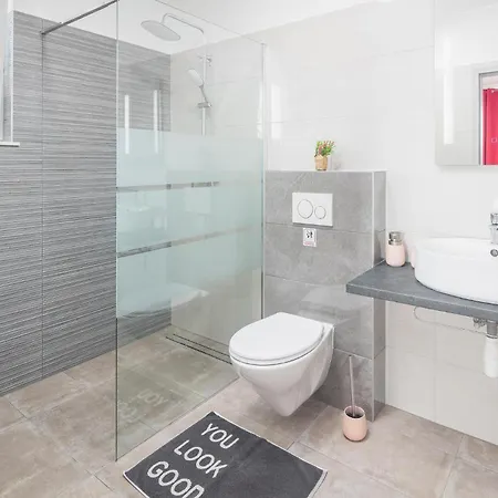 Vikendica 3 Bedroom Gorgeous In Pula