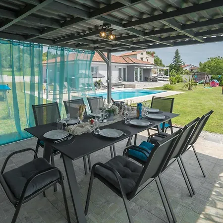 Stunning In Ferienhaus