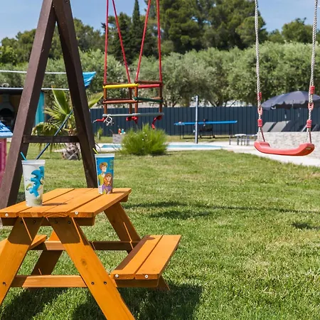 3 Bedroom Gorgeous In Vikendica