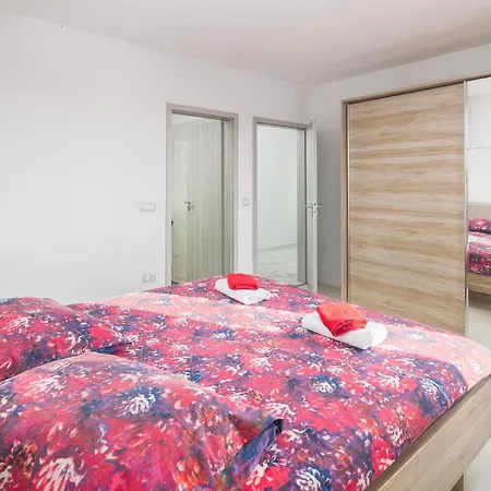 3 Bedroom Gorgeous In * Pula