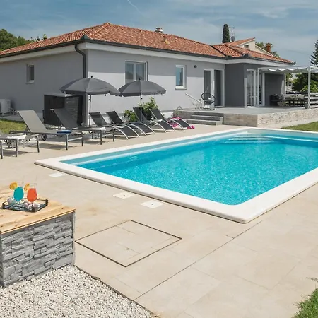 In With House A Panoramic View Dom wakacyjny Pula