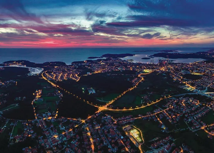 Nyaraló 3 Bedroom Gorgeous In Póla