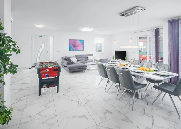 3 Bedroom Gorgeous In Nyaraló Póla