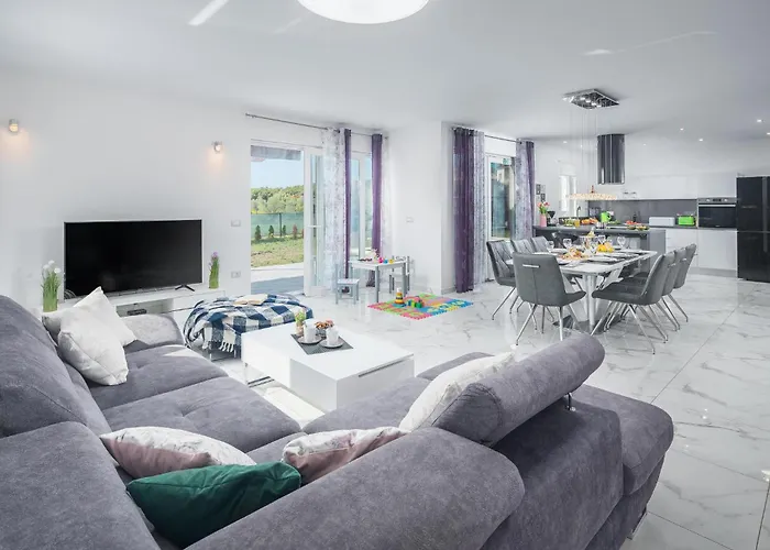 3 Bedroom Gorgeous In Holiday home