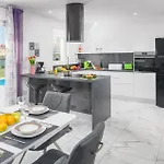 Holiday home Stunning In