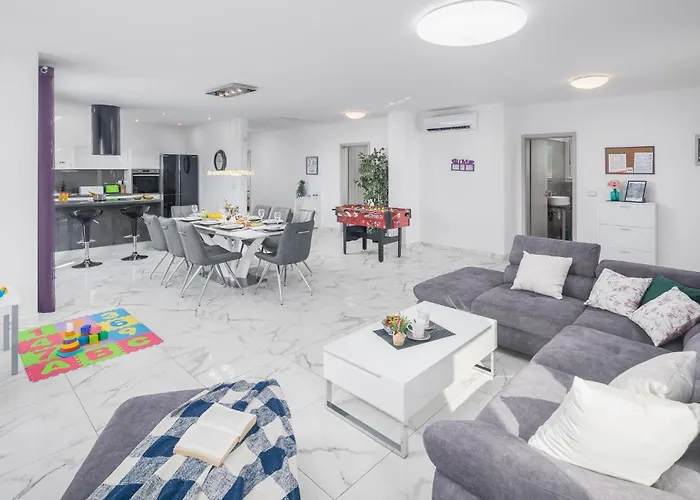 3 Bedroom Gorgeous In Pula